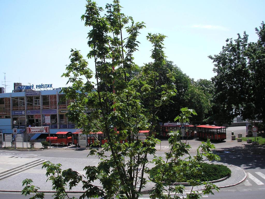 Apartment Riverside - River View Bratislava Phòng bức ảnh